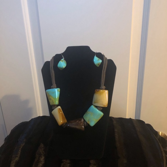 Beautiful Chunky Stone Necklace Set - Picture 1 of 6